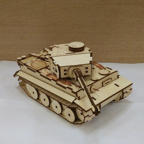 طرح تانک pz kpfw v tiger با فرمت dwg مناسب برای استفاده در دستگاه های cnc چوب و cnc لیزر - laser cut tank pz kpfw v tiger dwg file