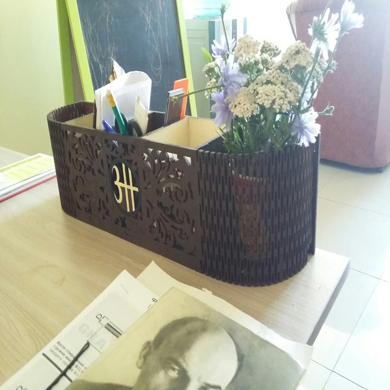 طرح رویه میز نادیا مناسب برای استفاده در دستگاه های cnc چوب و cnc لیزر - stoleshnitsa nadya cdr file