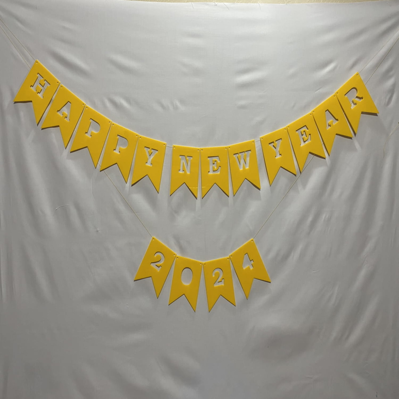 طرح بنر و آویز تبریک سال نو مناسب برای استفاده در دستگاه های cnc چوب و cnc لیزر - laser cut happy new year banner bunting hanging decor cdr file
