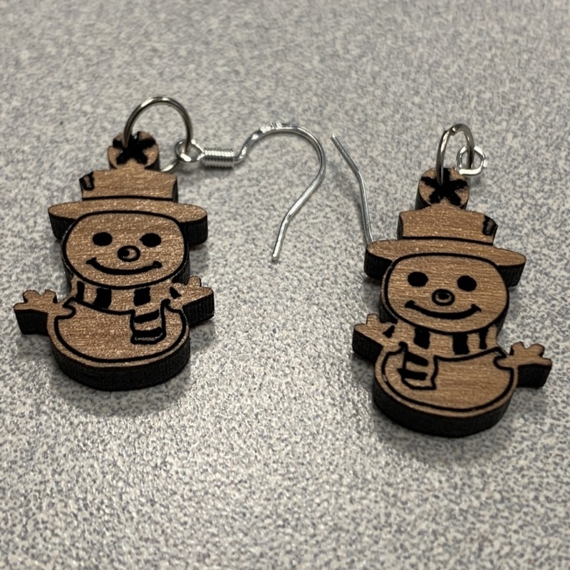 طرح گوشواره آدم برفی مناسب برای استفاده در دستگاه های cnc چوب و cnc لیزر - laser cut snowman earrings svg file