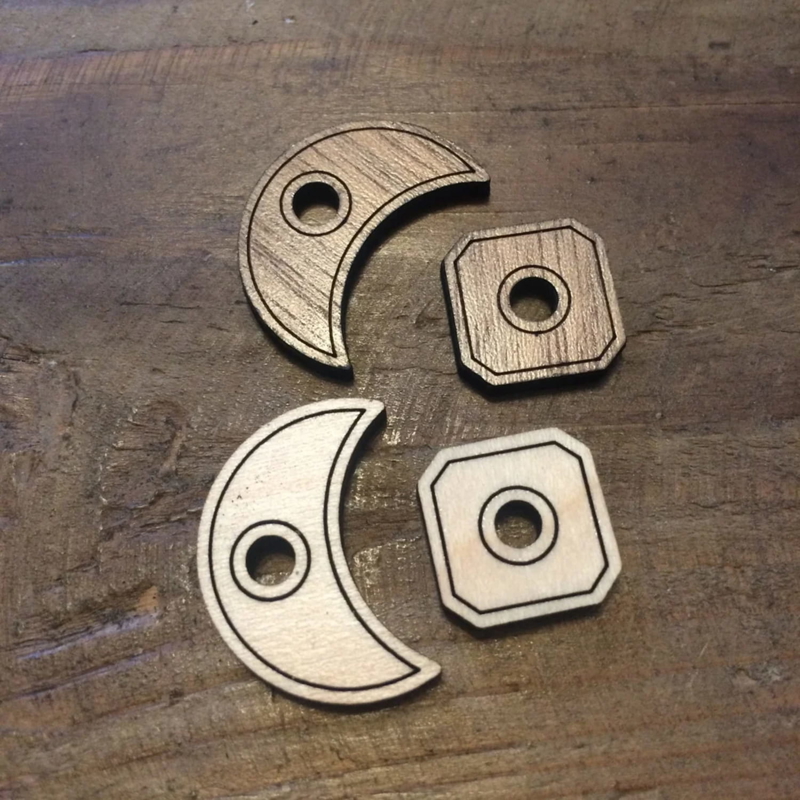 طرح سکه های چوبی لردهای آب مناسب برای استفاده در دستگاه های cnc چوب و cnc لیزر - laser cut lords of waterdeep wooden coins svg file