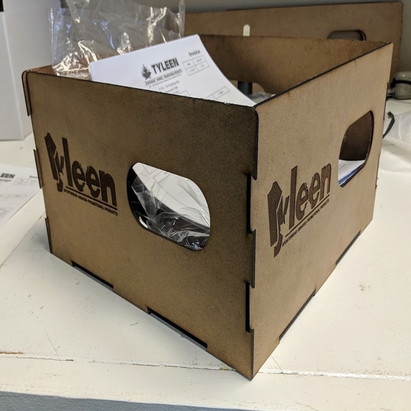 طرح جعبه با دسته ۱۲x۱۲ مناسب برای استفاده در دستگاه های cnc چوب و cnc لیزر - laser cut box with handles 12x12 cdr file