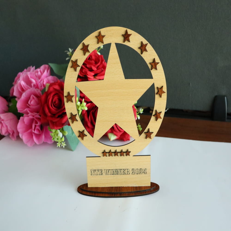 طرح تندیس چوبی ستاره جایزه مناسب برای استفاده در دستگاه های cnc چوب و cnc لیزر - laser cut wooden star award trophy cdr file