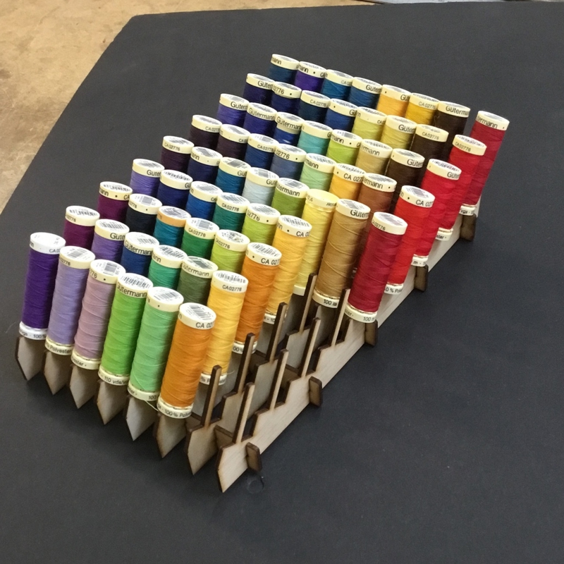 طرح قفسه ماسوره ۳ میلی‌متری مناسب برای استفاده در دستگاه های cnc چوب و cnc لیزر - laser cut bobbin rack 3mm svg file