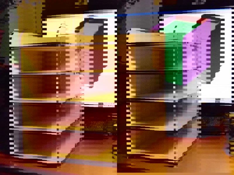 طرح قفسه بایگانی رومیزی پارامتری مناسب برای استفاده در دستگاه های cnc چوب و cnc لیزر - laser cut parametric desktop filing rack