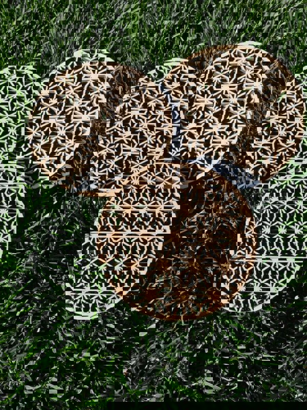 طرح سه پایه چوبی آسانوها مناسب برای استفاده در دستگاه های cnc چوب و cnc لیزر - laser cut wooden asanoha trivets svg file