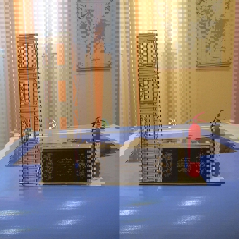 طرح جایزه آتش نشان مناسب برای استفاده در دستگاه های cnc چوب و cnc لیزر - laser cut firefighter award cdr file