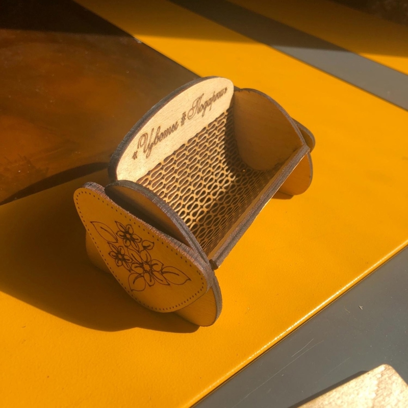 طرح جای کارت ویزیت برای میز کار مناسب برای استفاده در دستگاه های cnc چوب و cnc لیزر - laser cut business card holder for desk cdr file