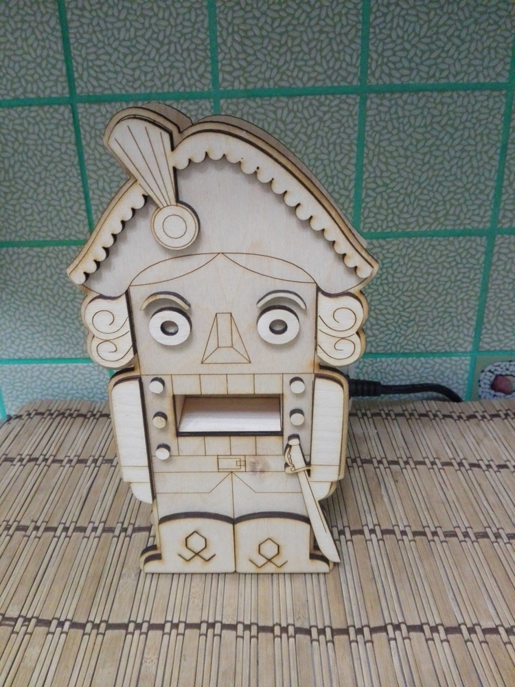 طرح گردو شکن چوبی مناسب برای استفاده در دستگاه های cnc چوب و cnc لیزر - laser cut wooden nutcracker cdr file