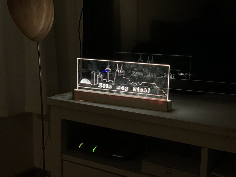 طرح چراغ ال ای دی طرح افقی ادکلن مناسب برای استفاده در دستگاه های cnc چوب و cnc لیزر - laser cut cologne skyline led lamp svg file