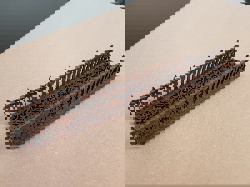 طرح پل چوبی با نرده برای بازی مینیاتوری مناسب برای استفاده در دستگاه های cnc چوب و cnc لیزر - laser cut wood bridge with railings for miniature gaming svg file