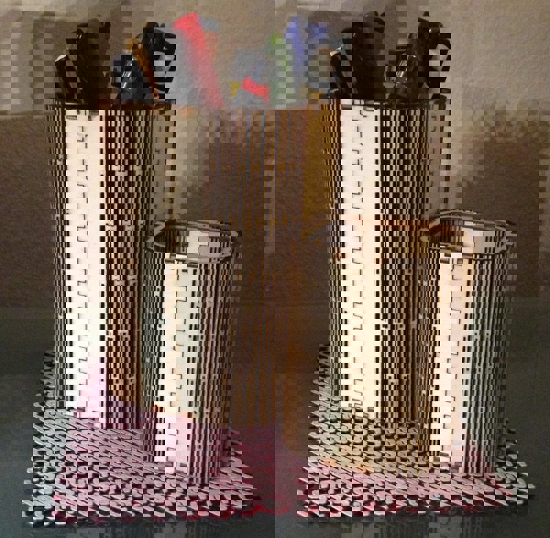 طرح پایه خودکار چوبی فلکسیراست قابل تنظیم مناسب برای استفاده در دستگاه های cnc چوب و cnc لیزر - laser cut customizable flexiroast wooden pen stand