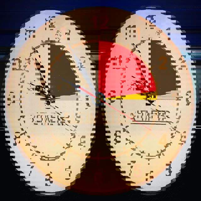 طرح ساعت ارتفاع سنج مناسب برای استفاده در دستگاه های cnc چوب و cnc لیزر - laser cut altimeter clock cdr file