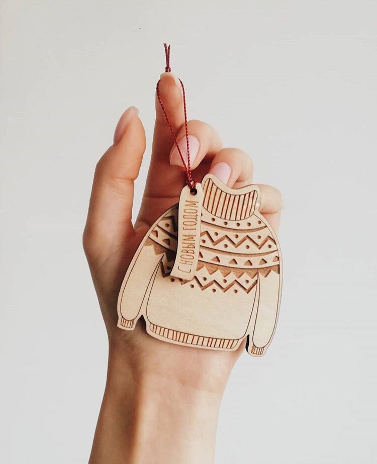 طرح جاکلیدی به شکل ژاکت مناسب برای استفاده در دستگاه های cnc چوب و cnc لیزر - sweater shape keychain pendant laser cut template cdr file