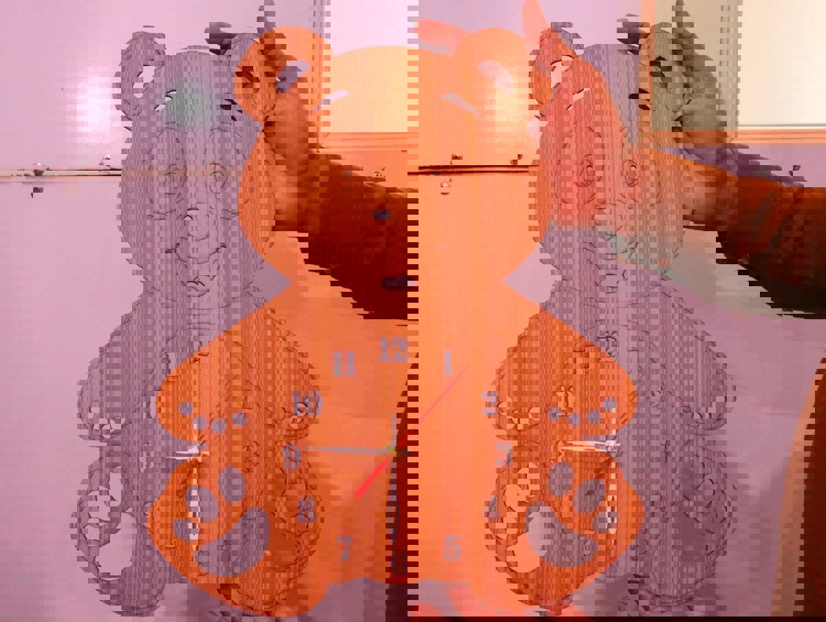 طرح ساعت دیواری چوبی طرح خرس مناسب برای استفاده در دستگاه های cnc چوب و cnc لیزر - laser cut wooden bear wall clock cdr file