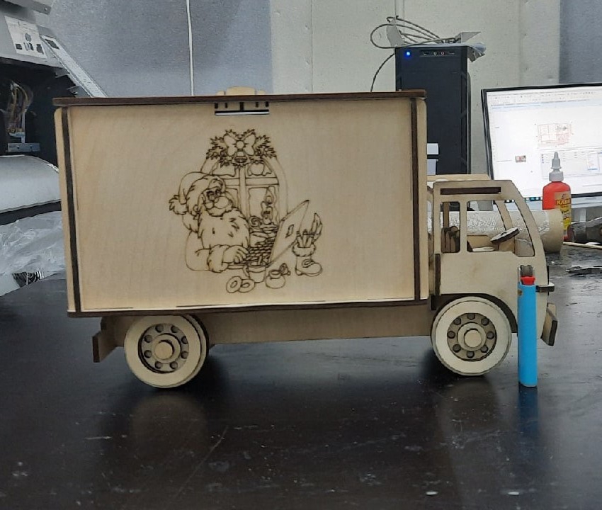 طرح ون اسباب بازی چوبی مناسب برای استفاده در دستگاه های cnc چوب و cnc لیزر - laser cut wooden toy van cdr file