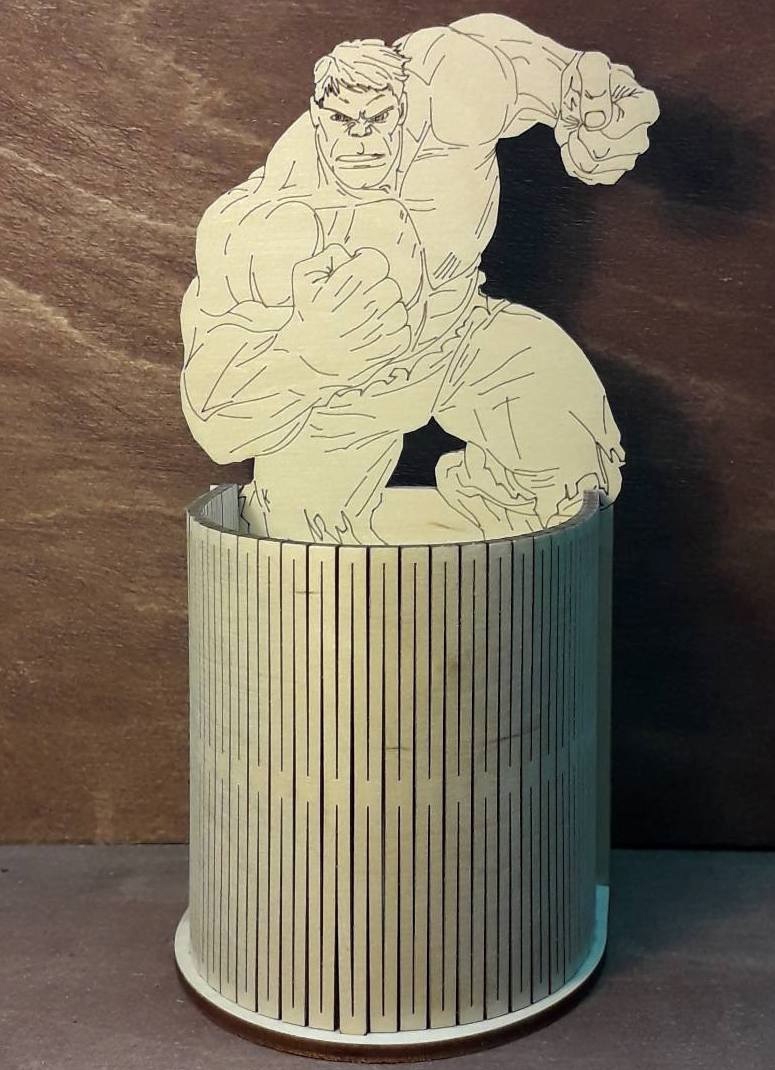 طرح جا مدادی طرح هالک مناسب برای استفاده در دستگاه های cnc چوب و cnc لیزر - laser cut hulk pencil holder hulk gift desk organizer cdr file