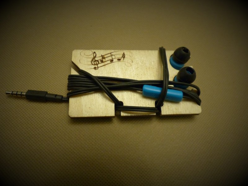 طرح جا هدفونی مناسب برای استفاده در دستگاه های cnc چوب و cnc لیزر - laser cut earbud holder svg file