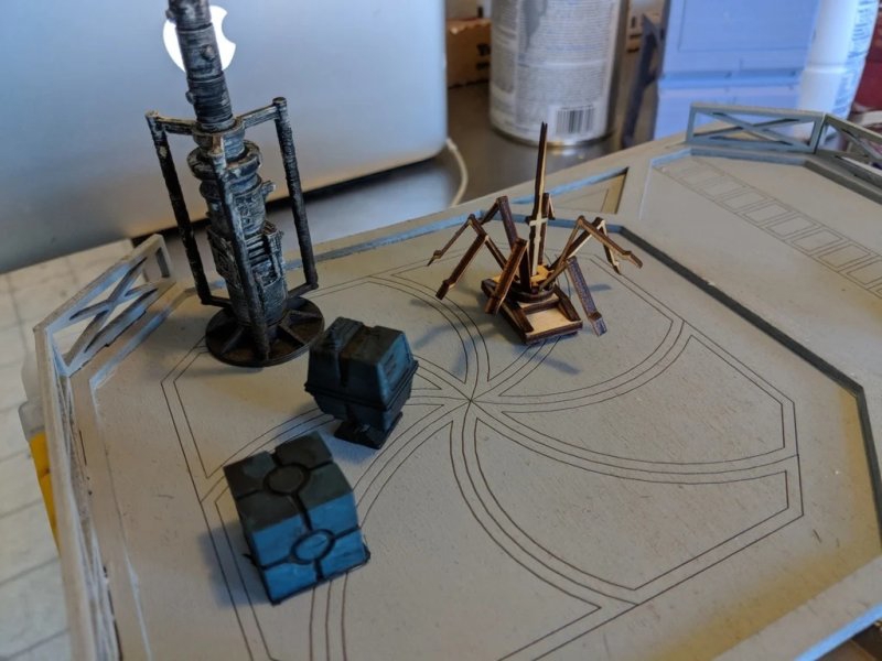 طرح جنگ ستارگان تردول دروید مناسب برای استفاده در دستگاه های cnc چوب و cnc لیزر - laser cut star wars treadwell droid svg file