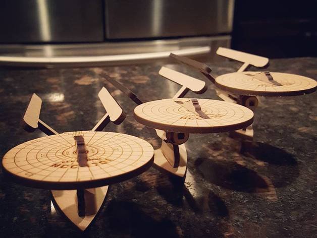 طرح پیشتازان فضا مناسب برای استفاده در دستگاه های cnc چوب و cnc لیزر - laser cut star trek enterprise cdr file