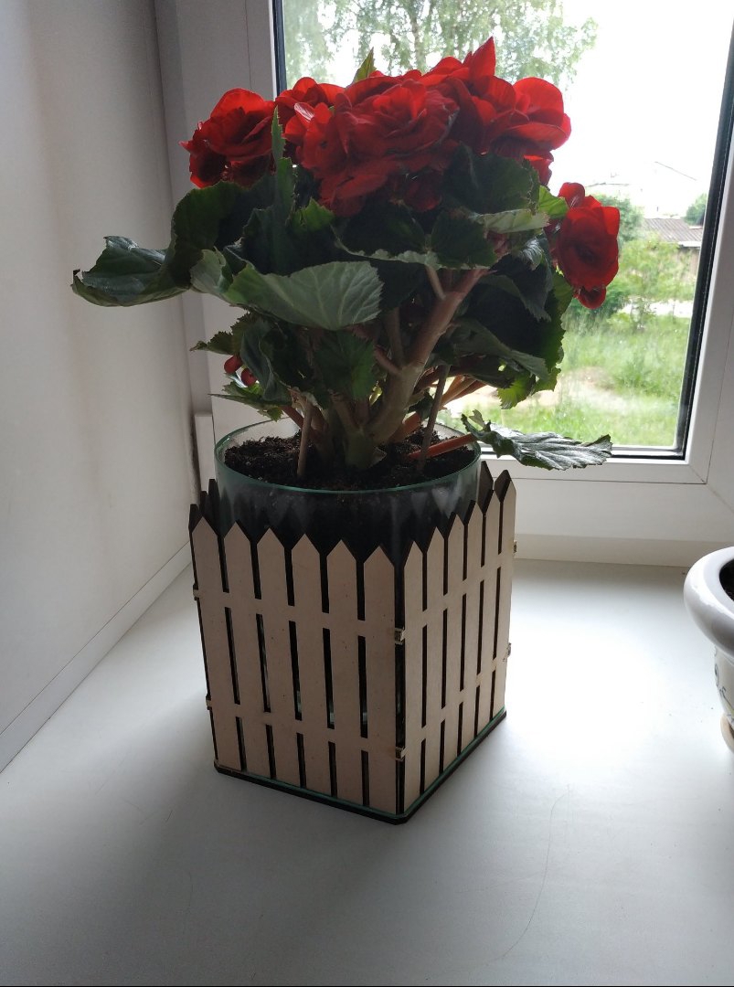 طرح گلدان و گلدان با تیرک چوبی مناسب برای استفاده در دستگاه های cnc چوب و cnc لیزر - laser cut flower pot planter fence of wooden stakes cdr file