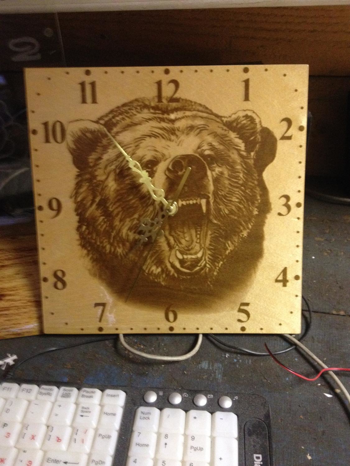 طرح حکاکی لیزری طرح ساعت خرسی مناسب برای استفاده در دستگاه های cnc چوب و cnc لیزر - laser engraving bear clock template cdr file