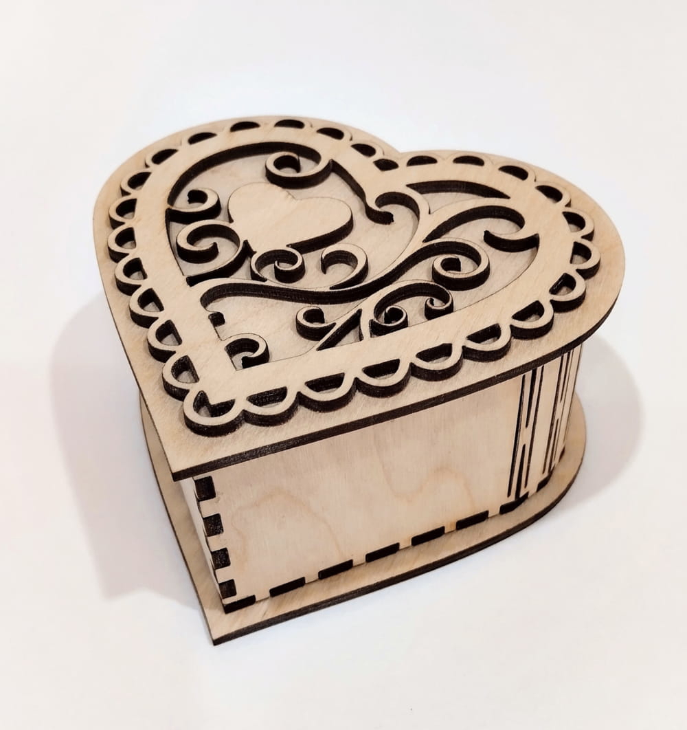 طرح جعبه قلبی چوبی با درب فلزی مناسب برای استفاده در دستگاه های cnc چوب و cnc لیزر - laser cut wooden heart box with lid cdr file