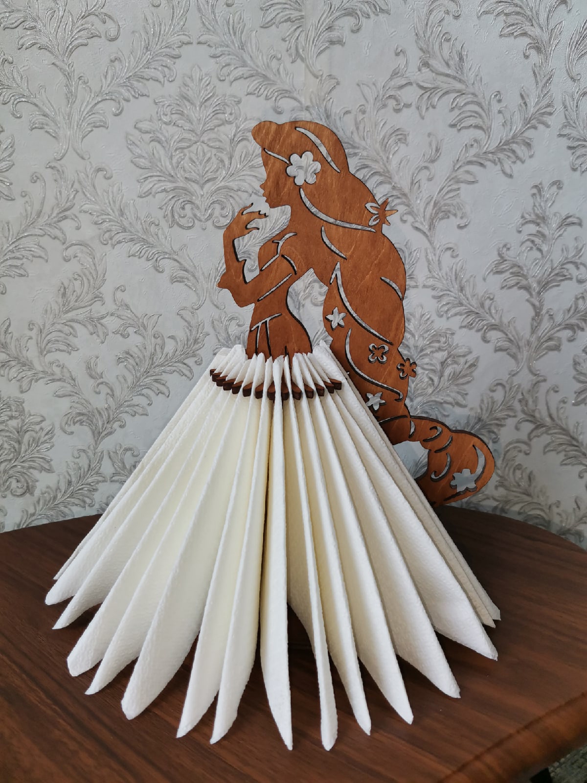 طرح جا دستمال سفره دخترانه مناسب برای استفاده در دستگاه های cnc چوب و cnc لیزر - laser cut girl napkin holder dxf file