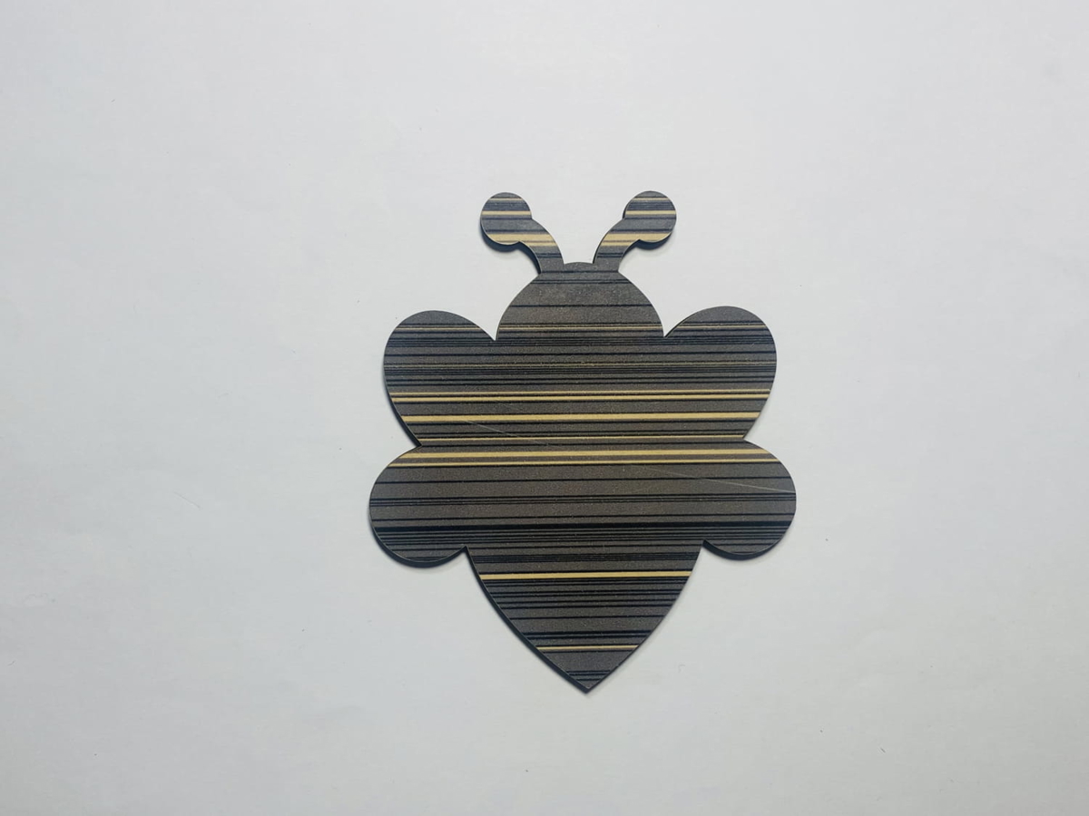 طرح زنبور عسل چوبی مناسب برای استفاده در دستگاه های cnc چوب و cnc لیزر - laser cut bumble bee wood cutout shape cdr file