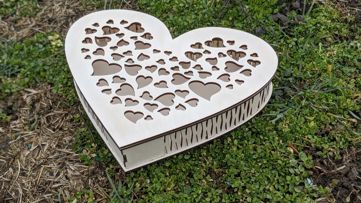 طرح جعبه تزئینی به شکل قلب مناسب برای استفاده در دستگاه های cnc چوب و cnc لیزر - laser cut decorative heart shaped box cdr file