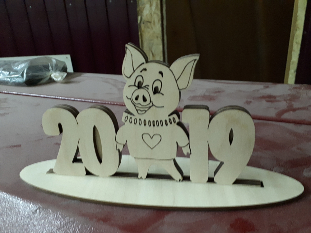 طرح فیلم svinka 2019 vasha مناسب برای استفاده در دستگاه های cnc چوب و cnc لیزر - svinka 2019 vasha cdr file