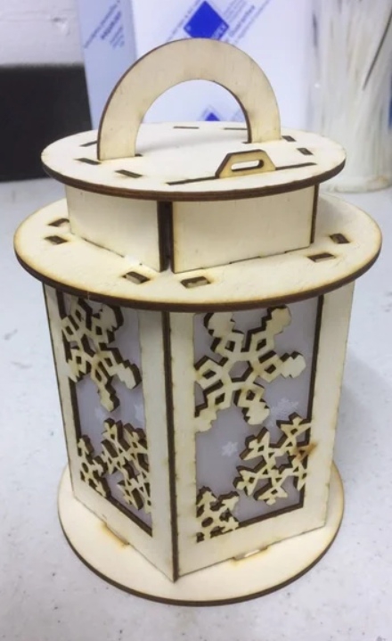 طرح با طرح فانوس دانه برف مناسب برای استفاده در دستگاه های cnc چوب و cnc لیزر - laser cut snowflake pattern lantern template svg file