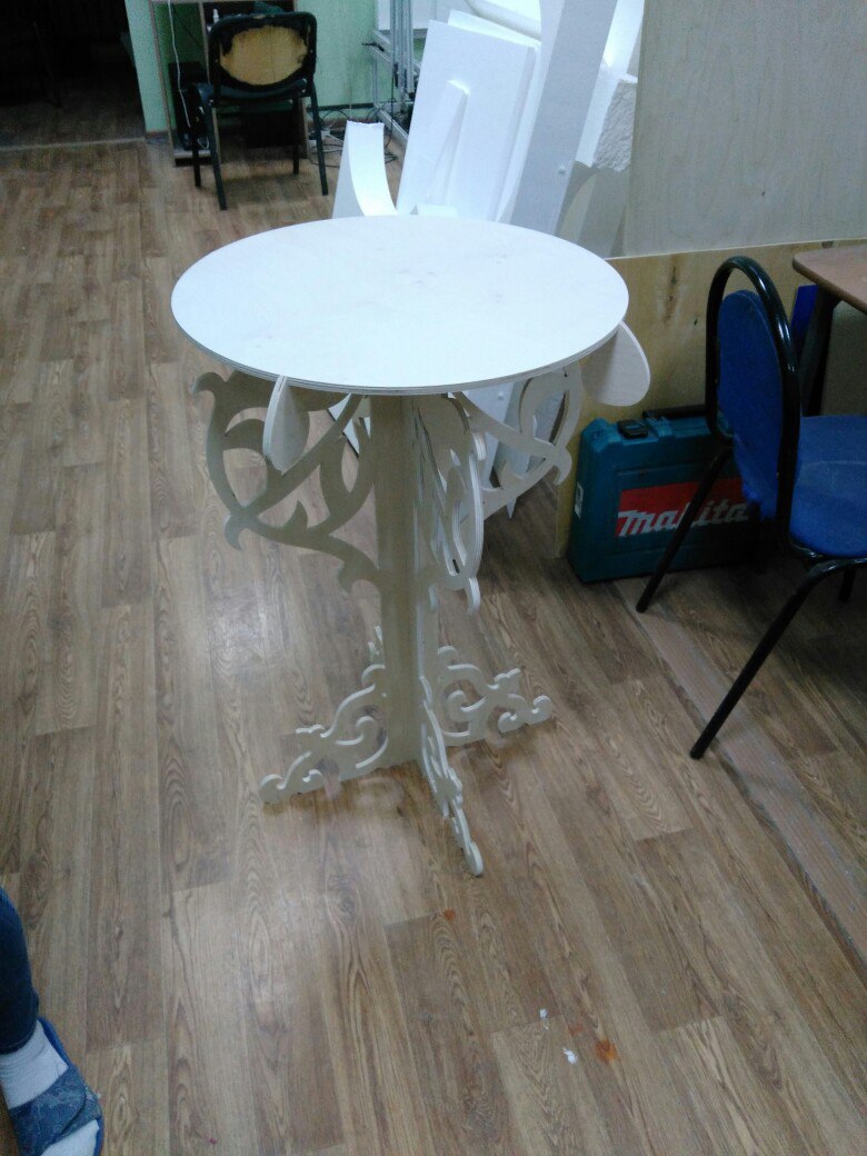 طرح میز تزئینی مناسب برای استفاده در دستگاه های cnc چوب و cnc لیزر - laser cut decorative table cdr file