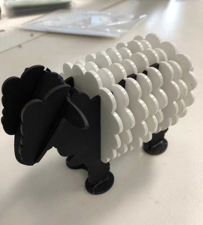 طرح زیرلیوانی گوسفند مناسب برای استفاده در دستگاه های cnc چوب و cnc لیزر - laser cut sheep coasters dxf file