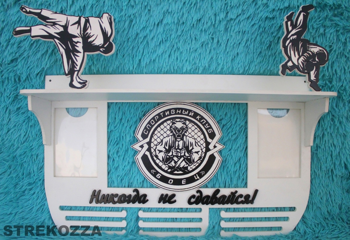 طرح آویز مدال به همراه قفسه و قاب عکس مناسب برای استفاده در دستگاه های cnc چوب و cnc لیزر - laser cut medal display hanger with shelf and photo frames cdr file