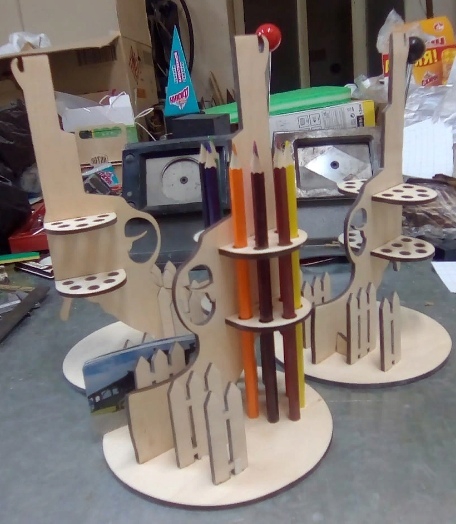 طرح جا مدادی تفنگ و هفت تیر مناسب برای استفاده در دستگاه های cnc چوب و cnc لیزر - laser cut gun revolver pencil holder cdr file