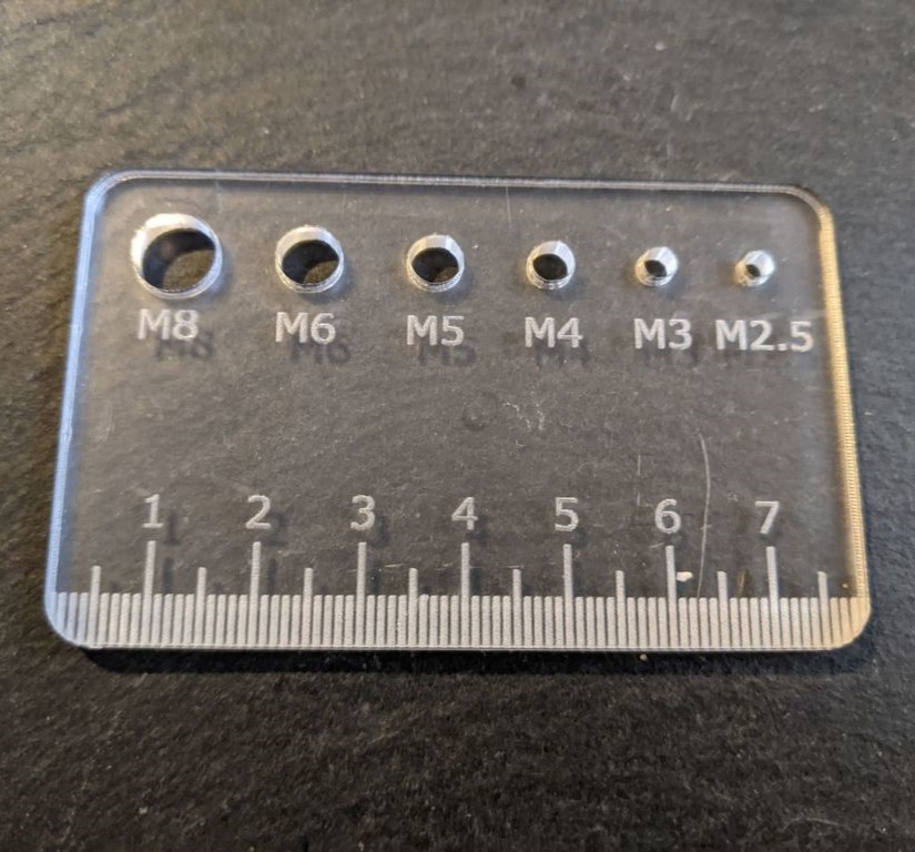 طرح خط کش متریک پیچ مناسب برای استفاده در دستگاه های cnc چوب و cnc لیزر - laser cut metric screw gauge ruler dxf file