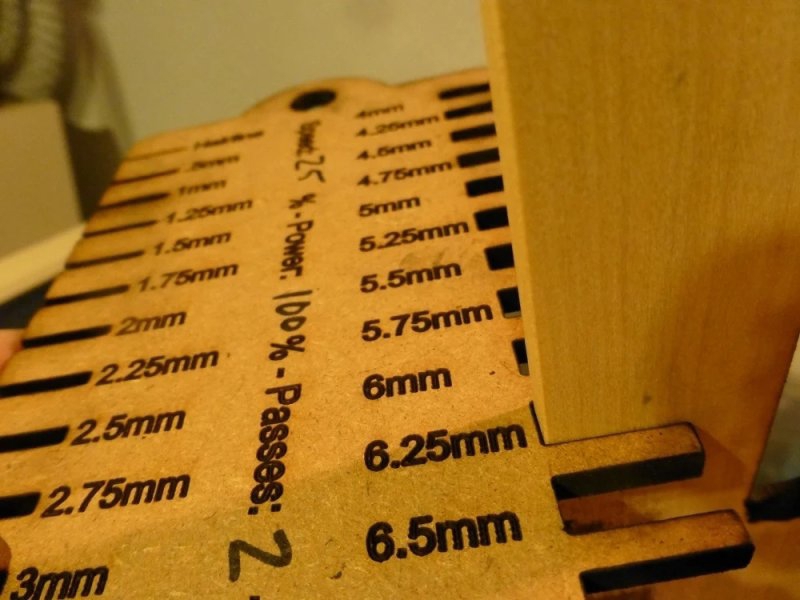 طرح اتصالات اصطکاکی گیج مناسب برای استفاده در دستگاه های cnc چوب و cnc لیزر - laser cut friction fitting gauge svg file