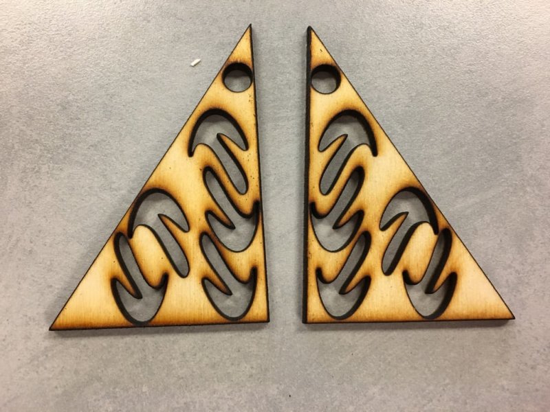 طرح گوشواره‌های سوراخ مثلثی مناسب برای استفاده در دستگاه های cnc چوب و cnc لیزر - laser cut triangle holes earrings