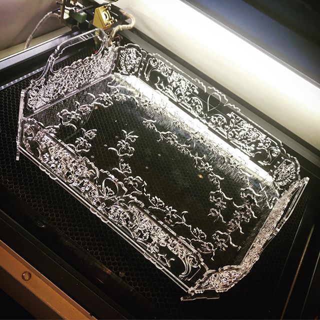 طرح سینی اکریلیک تزیین شده مناسب برای استفاده در دستگاه های cnc چوب و cnc لیزر - laser cut decorated acrylic tray template cdr file