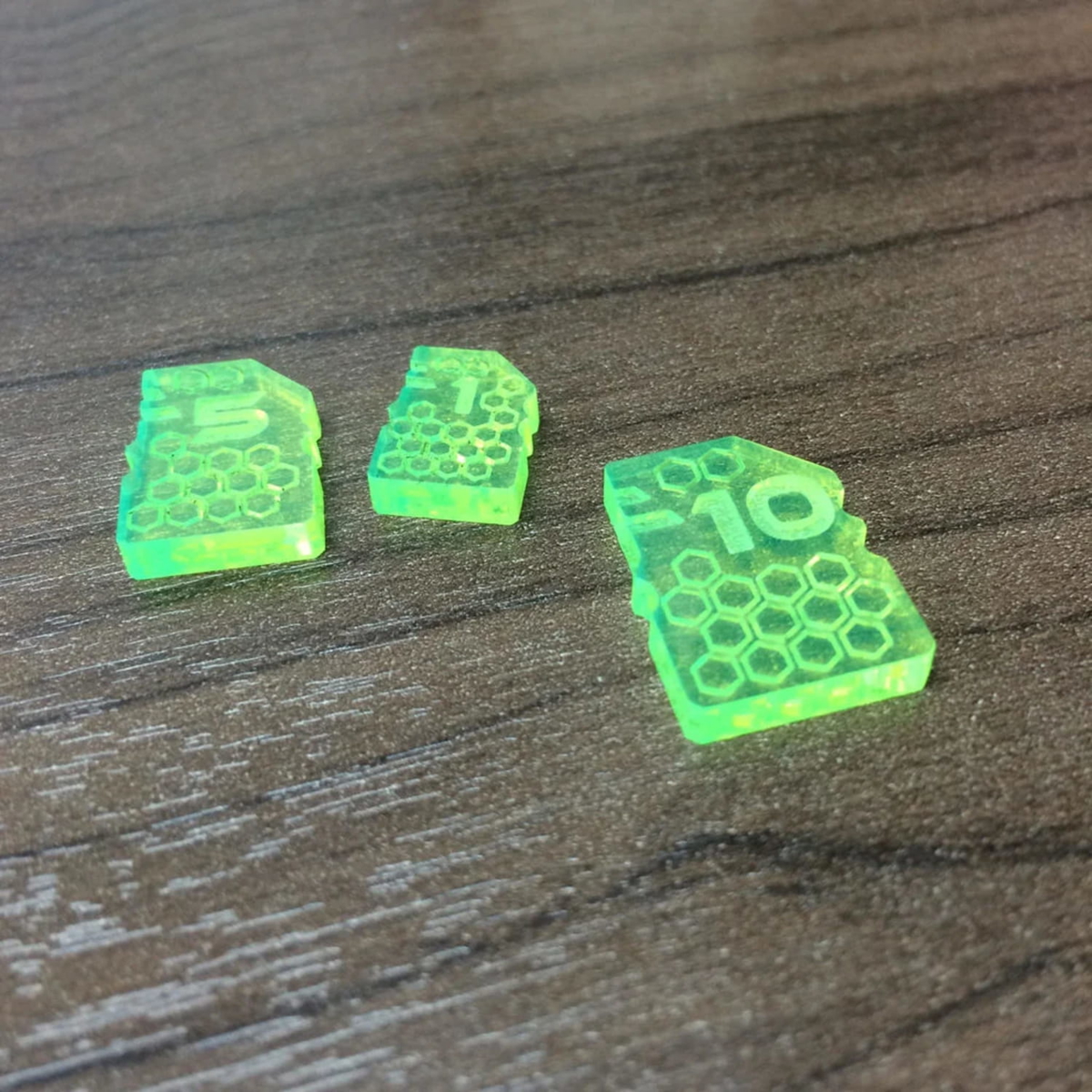 طرح پول با فرمت اکریلیک مناسب برای استفاده در دستگاه های cnc چوب و cnc لیزر - laser cut acrylic sci fi money svg file