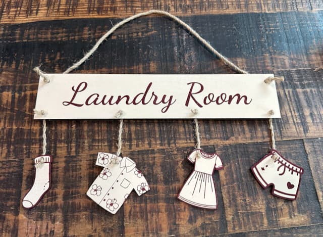 طرح تابلوی برش لباس شویی با فرمت لیزر مناسب برای استفاده در دستگاه های cnc چوب و cnc لیزر - laser cut laundry sign svg file