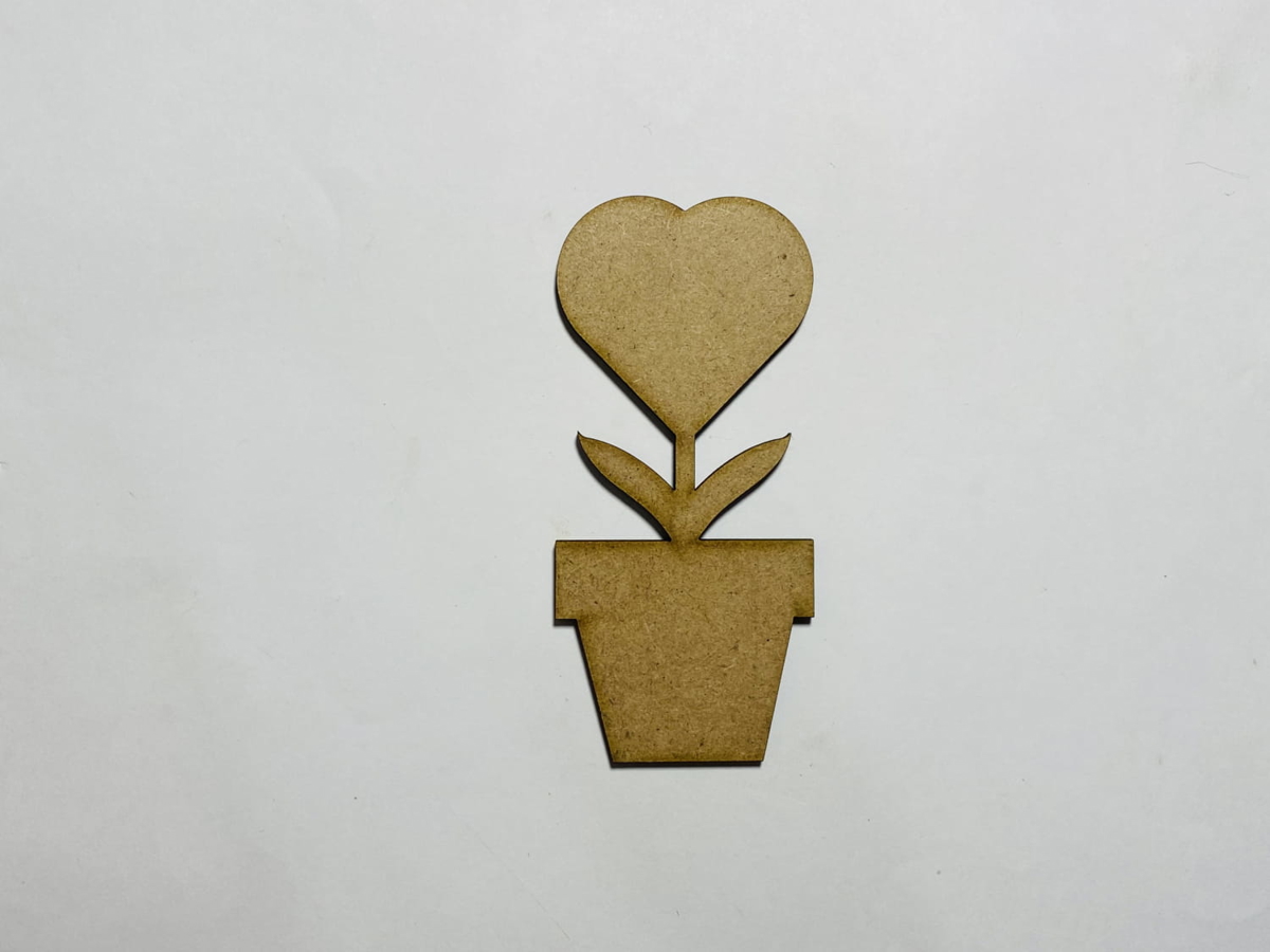 طرح گل قلب چوبی مناسب برای استفاده در دستگاه های cnc چوب و cnc لیزر - laser cut heart flower wood shape heart flower wood cutout cdr file