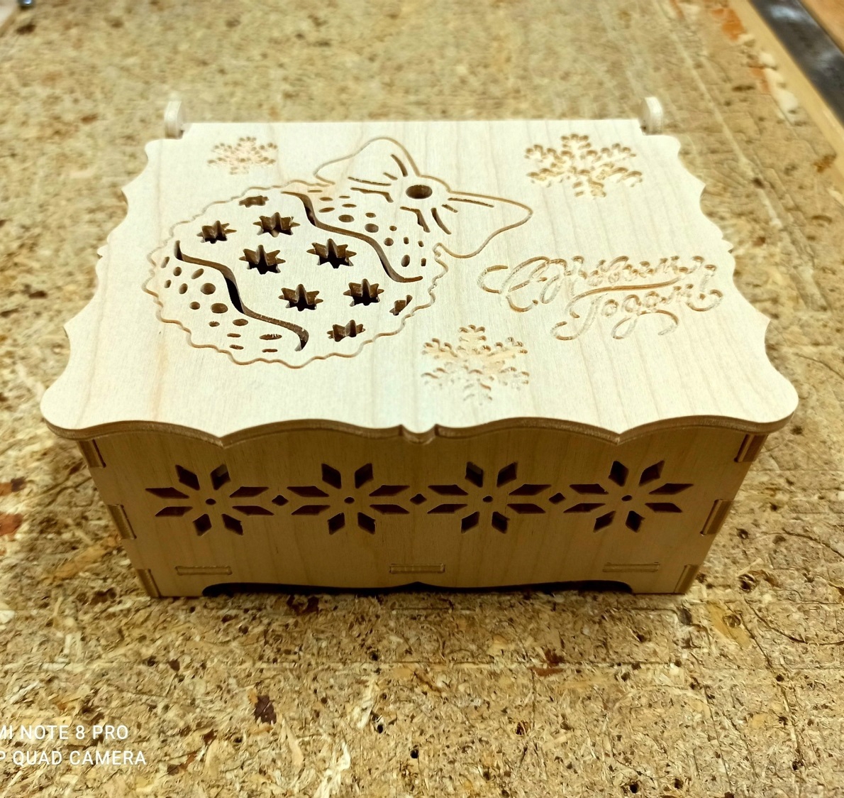 طرح جعبه هدیه سال نو جعبه هدیه شب کریسمس مناسب برای استفاده در دستگاه های cnc چوب و cnc لیزر - laser cut new year gift box christmas eve box dxf file