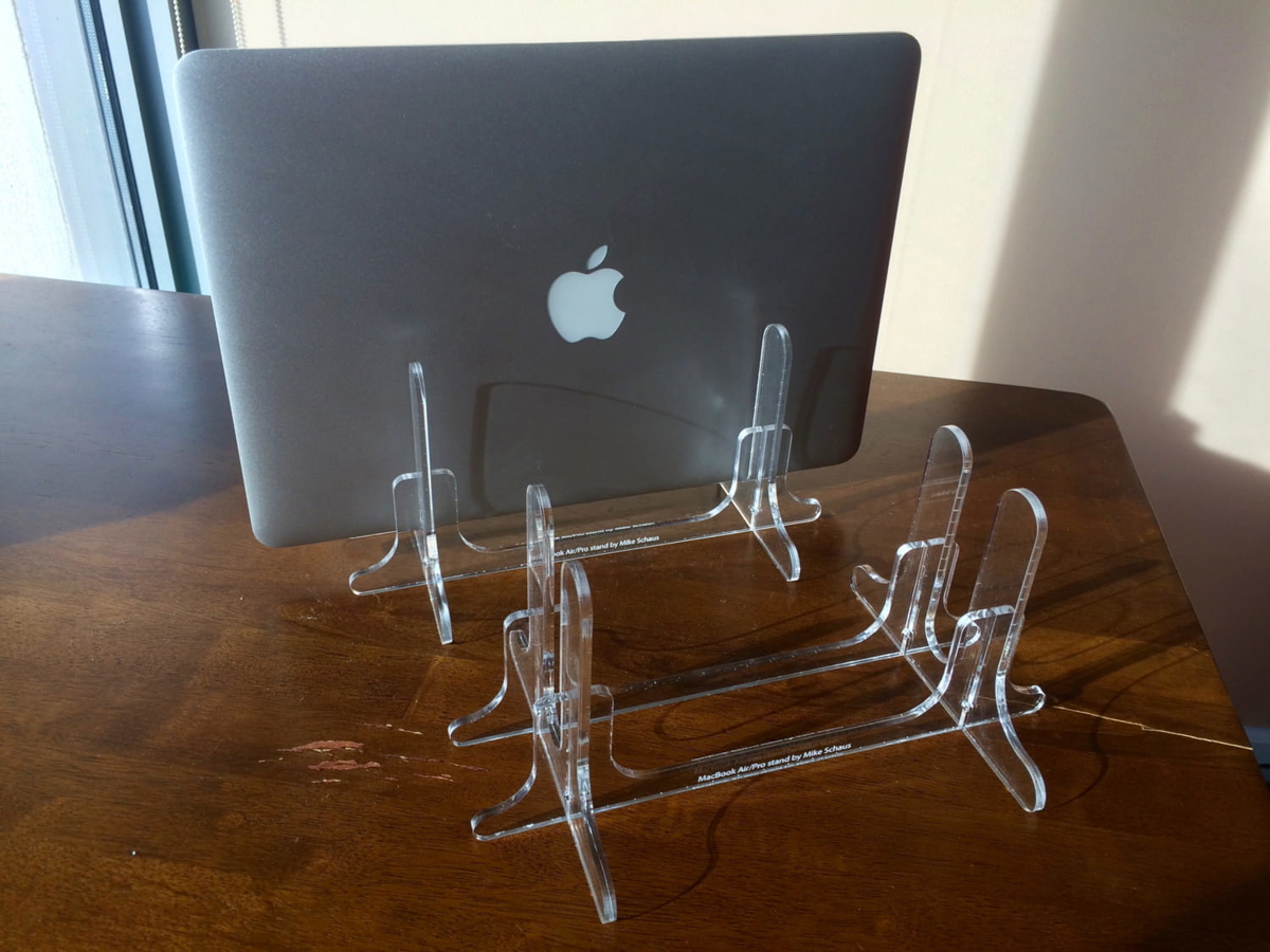 طرح پایه لپ تاپ عمودی مناسب برای استفاده در دستگاه های cnc چوب و cnc لیزر - laser cut vertical laptop stand dxf file