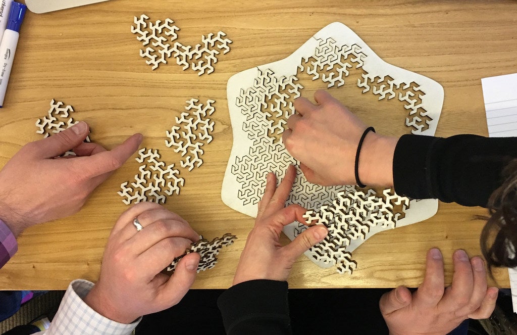 طرح و پازل چوبی فراکتال مناسب برای استفاده در دستگاه های cnc چوب و cnc لیزر - laser cut wooden fractal jigsaw puzzle svg file