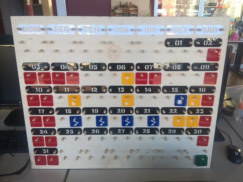 طرح فایل تقویم کارگاهی مناسب برای استفاده در دستگاه های cnc چوب و cnc لیزر - laser cut workshop calendar cdr file