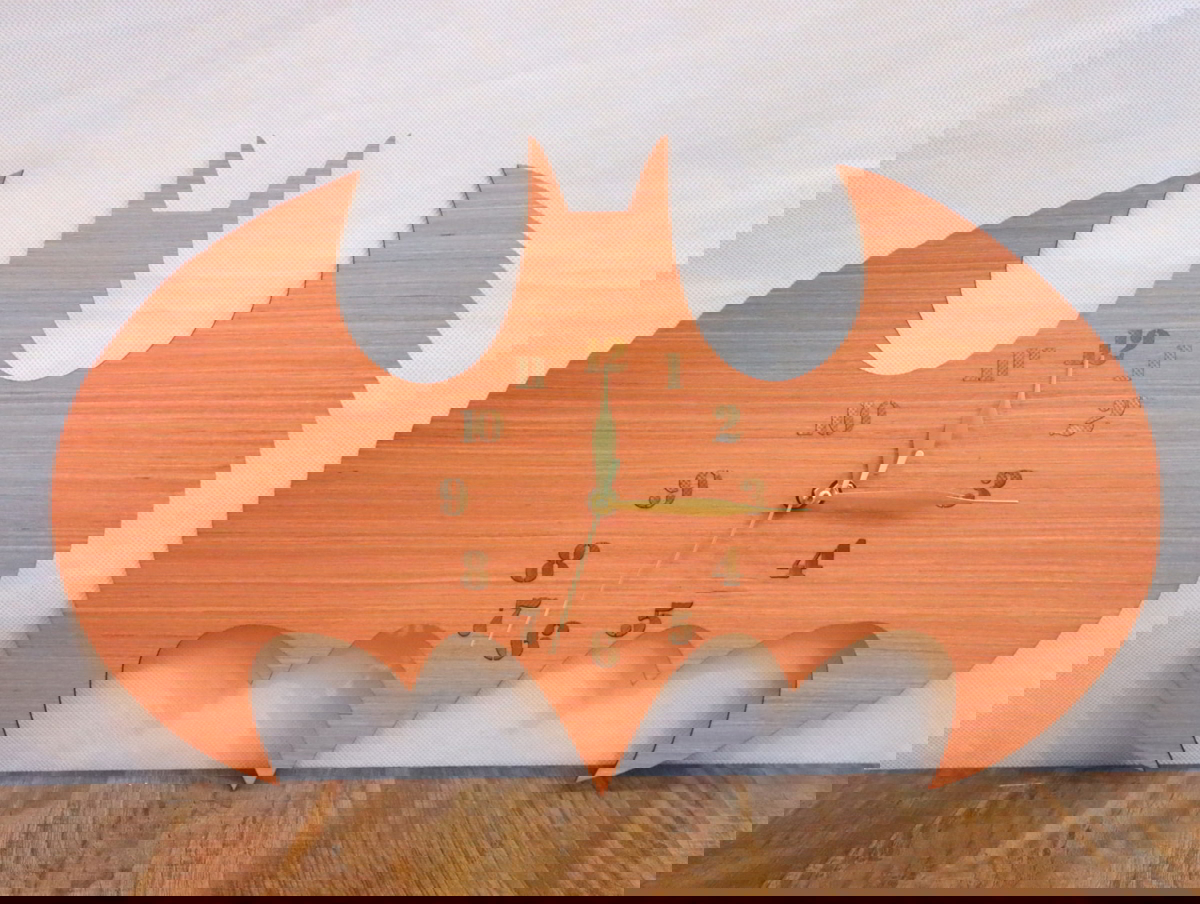 طرح ساعت دیواری طرح بتمن برای دکور اتاق مناسب برای استفاده در دستگاه های cnc چوب و cnc لیزر - laser cut batman wall clock room decor cdr file