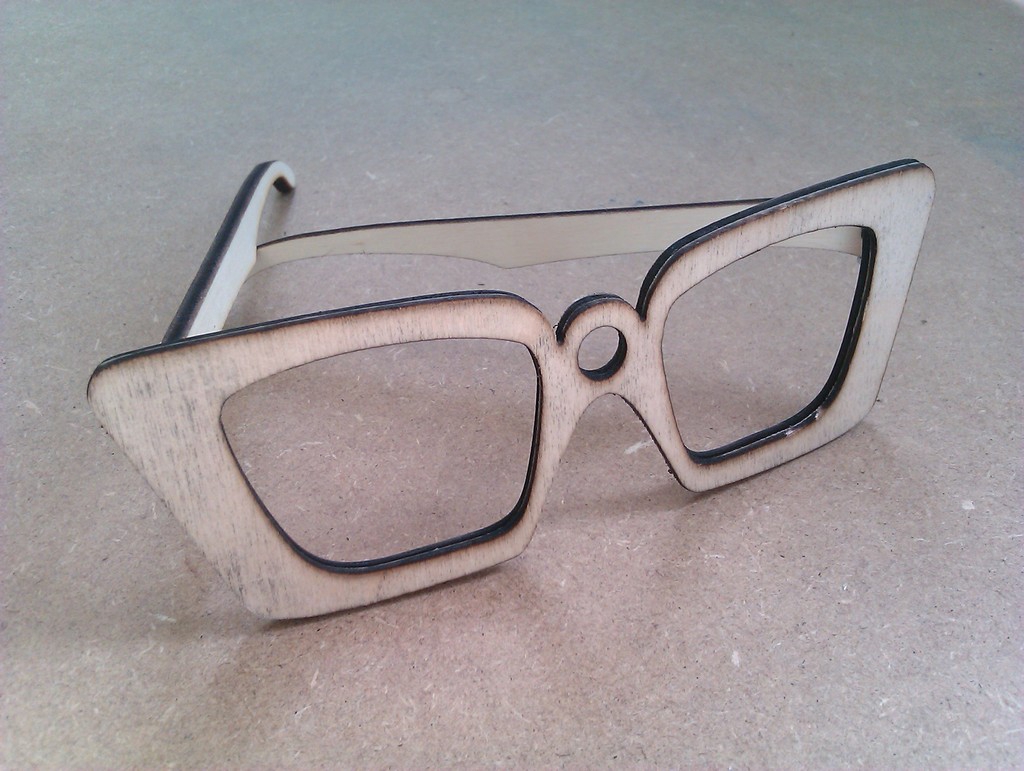 طرح عینک آفتابی چوبی مناسب برای استفاده در دستگاه های cnc چوب و cnc لیزر - laser cut wooden sunglasses dxf file