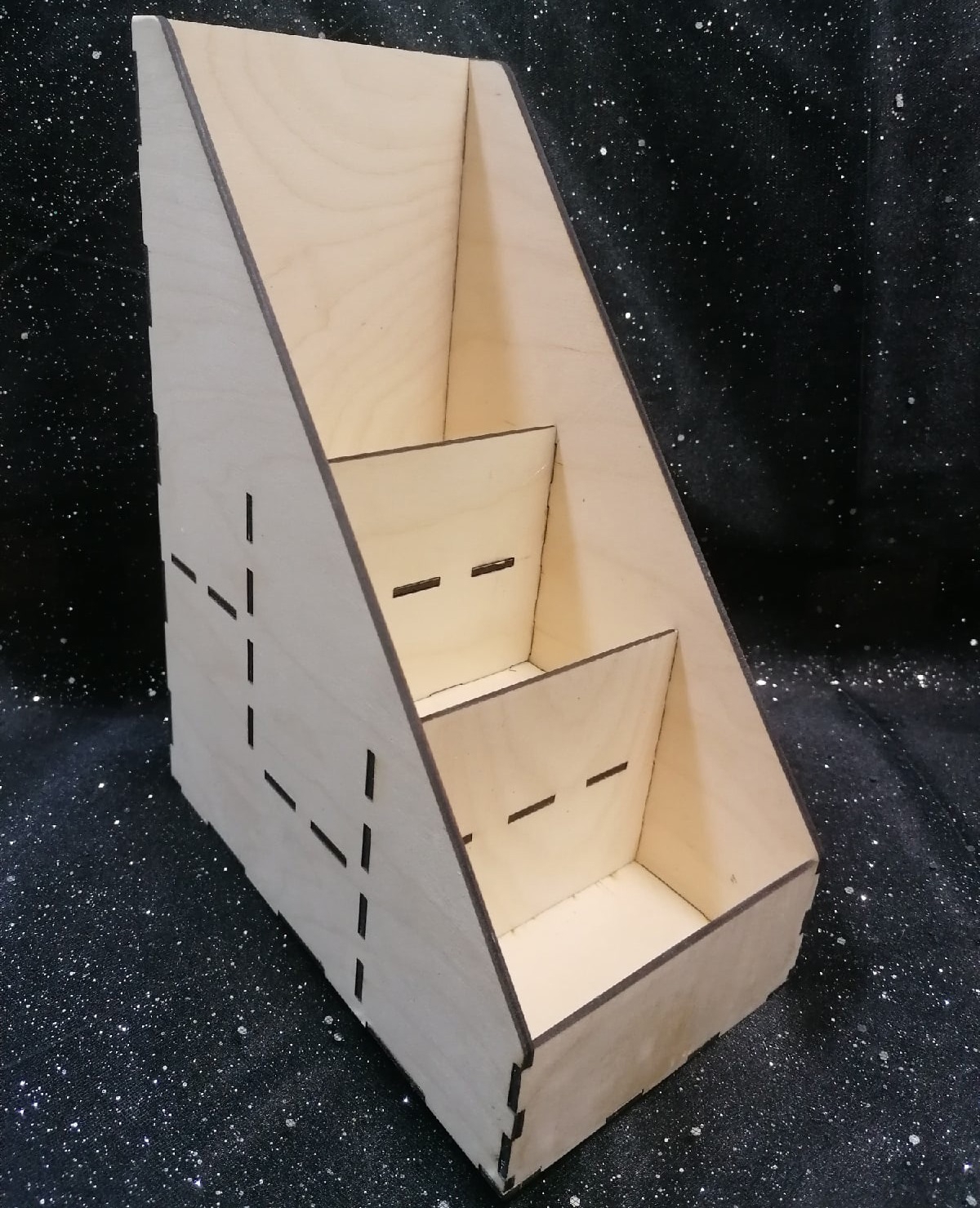طرح کارت پستال مناسب برای استفاده در دستگاه های cnc چوب و cnc لیزر - laser cut postcard display stand cdr file